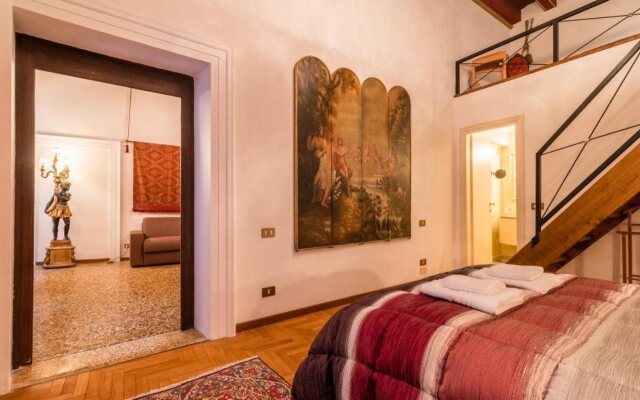 Fenice Backstage over Canal