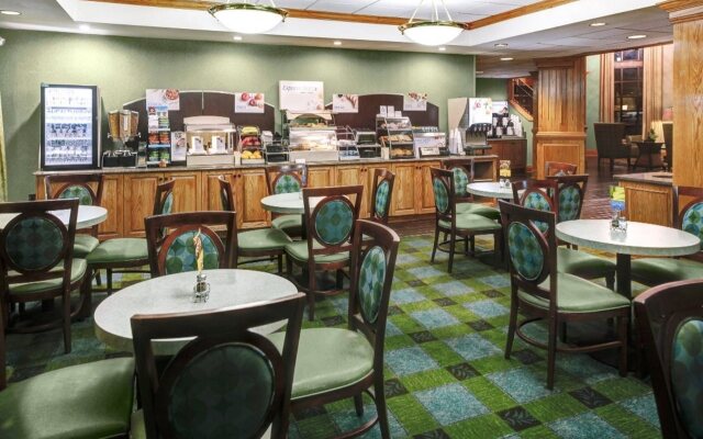 Holiday Inn Express & Suites Atlanta Buckhead by IHG