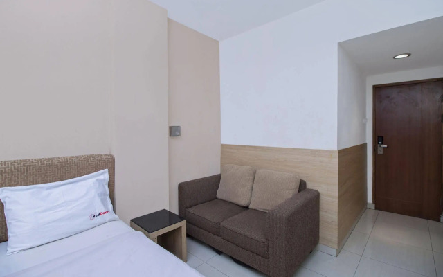 RedDoorz near Hayam Wuruk Plaza