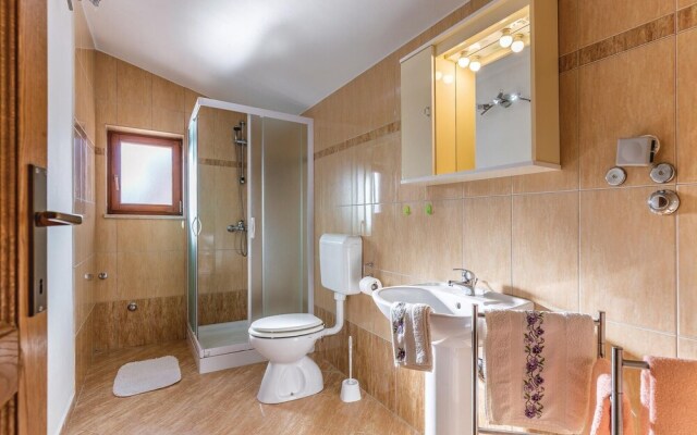 Amazing Home in Krnica with Hot Tub, WiFi & 4 Bedrooms