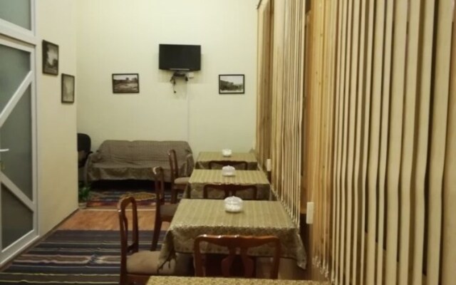 Hostel 124