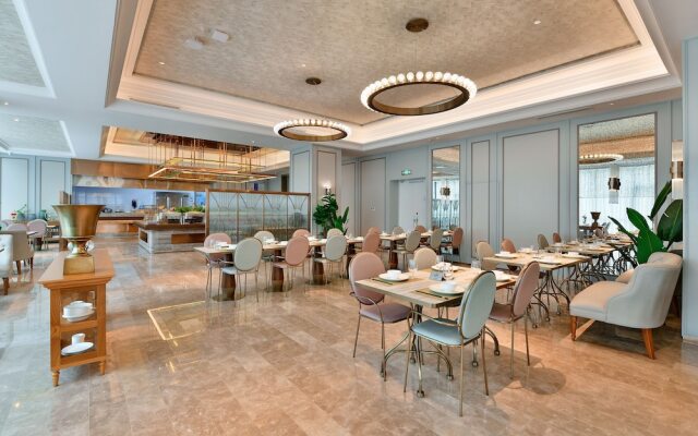 Mercure Yibin Port