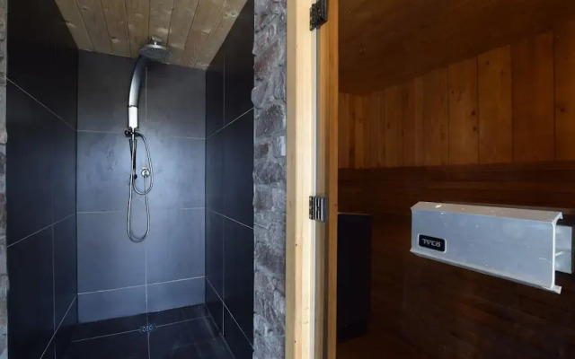 Grandeur Villa with Sauna & Hot Tub in Durbuy