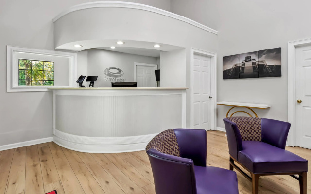 Econo Lodge Inn & Suites Cayce I-26 Airport