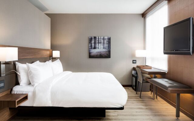 AC Hotel by Marriott Cincinnati at The Banks