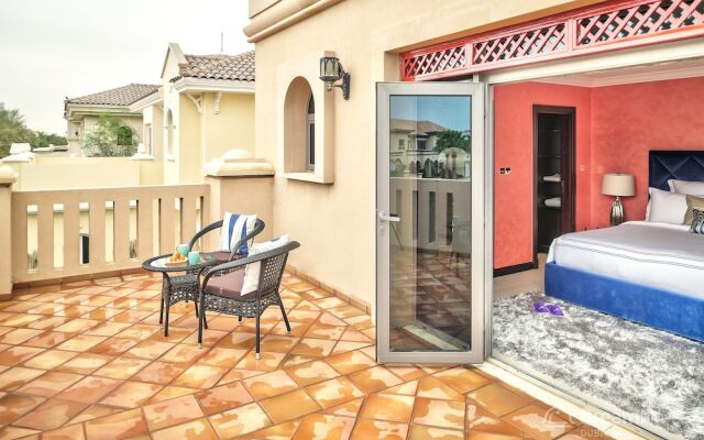 The Palm Jumeirah Villas - Frond E by LUX Holiday Home