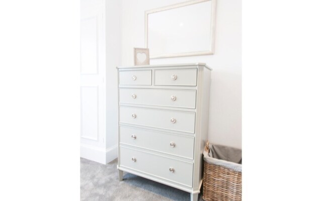 Newly Refurbished, Stylish 1BR Flat in Fulham