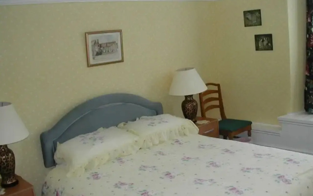 Neuadd Arms Hotel