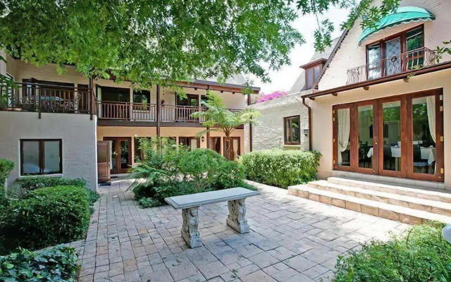 NO66 Sandton Lodge