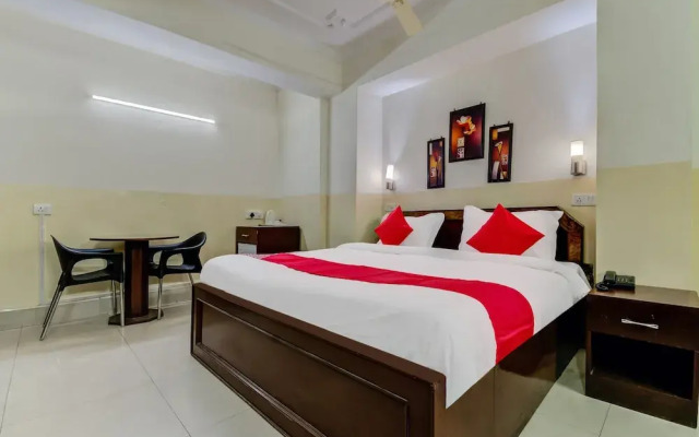 OYO Flagship 42717 Hotel Fort
