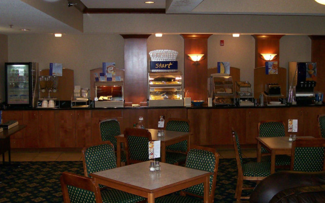 Holiday Inn Express Hotel & Suites Dickinson by IHG