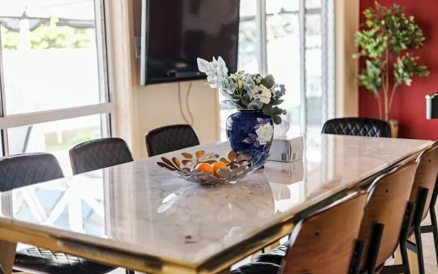StayAU 4BR Lakeside Retreat in Seabrook