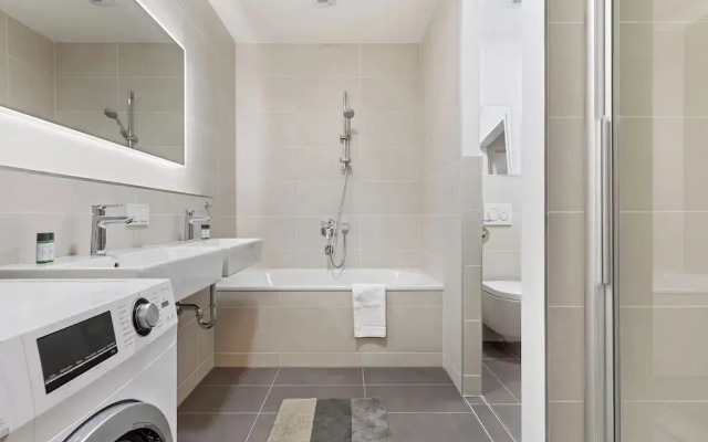 Penthouse Apartment with Rooftop Pool