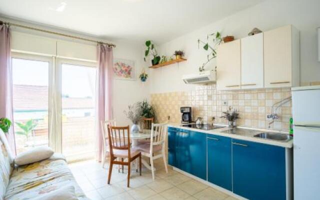 Spacious apartment by the sea 8+4