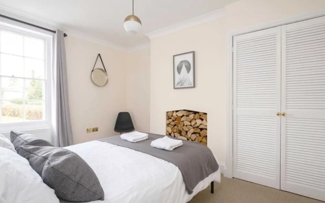 Charming 2BD Flat Cheltenham, Gloucestershire
