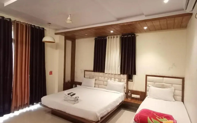 OYO 11483 Hotel Oakwood