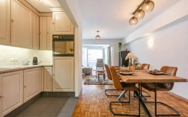 Characterful Apartment With Lateral sea View