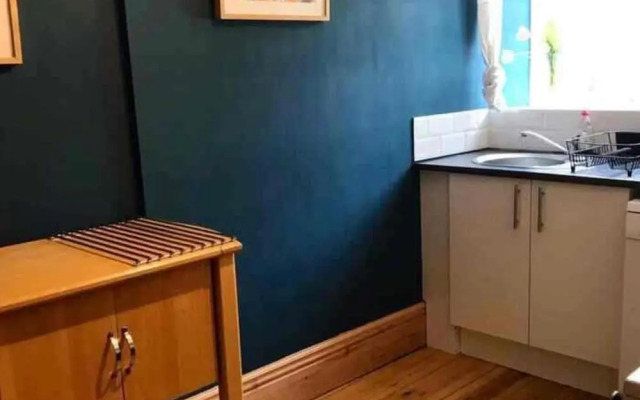 2 Bed-sleeps 3-dog Friendly-garden-riverside