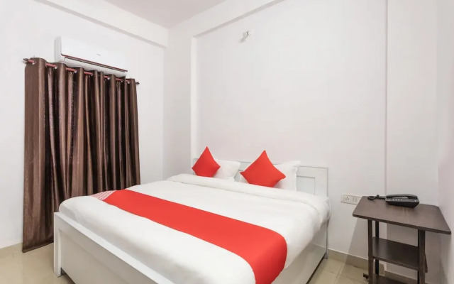 OYO 28691 Hotel Golden Star