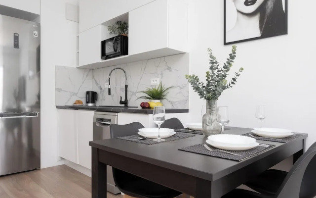 Spacious Apartment for 4 by Renters