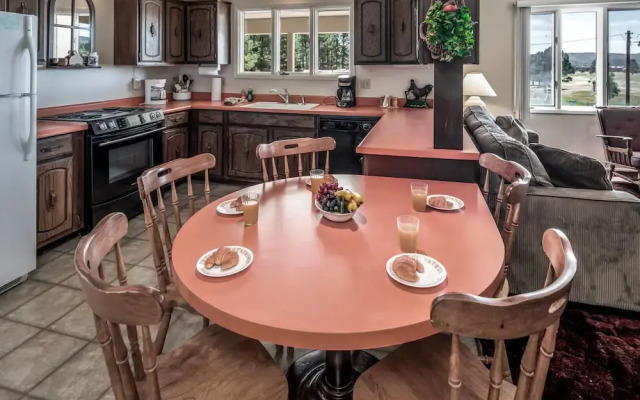 101 Williams - Three Bedroom Cabin