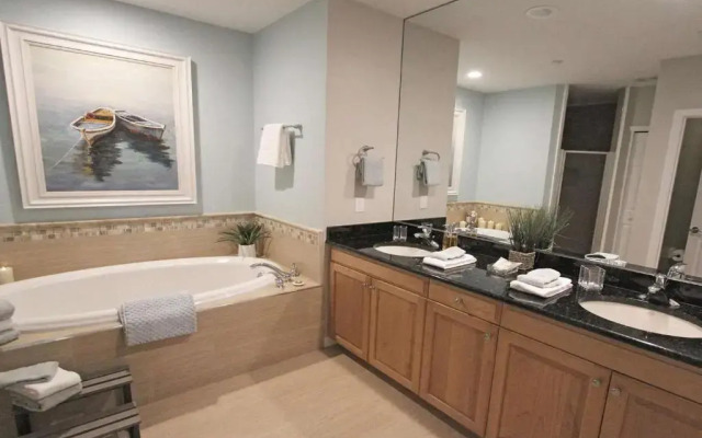 806 Harborview Grande