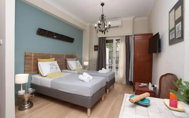 Stylish studio below the Acropolis