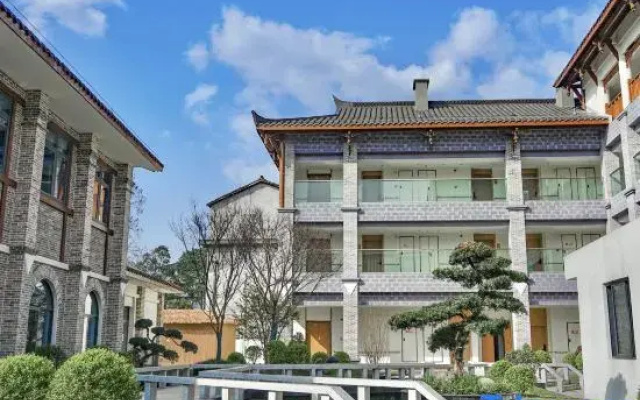 Liujiang Bieyuan Inn