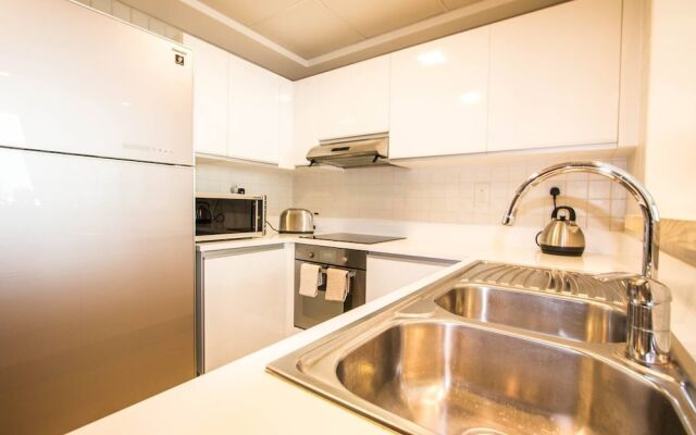 Upscale 1BR - Sea Views - Direct Beach Access!