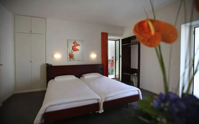 Vista Lakefront Boutique Hotel