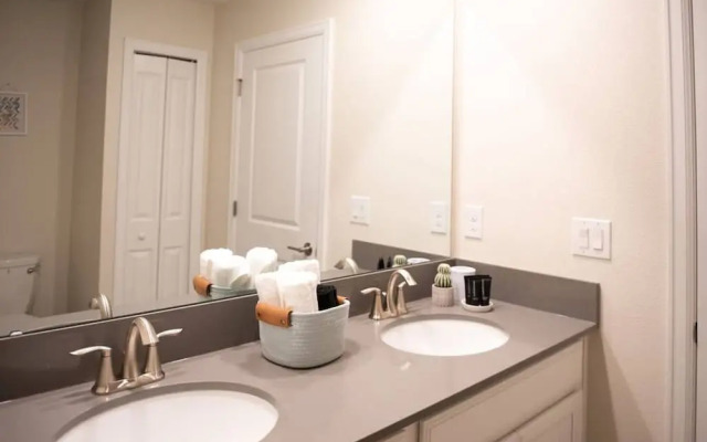 Luxury AND FUN Near Disney Parks 9BR