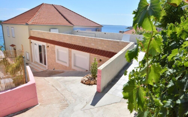 Denko - With Pool - A5