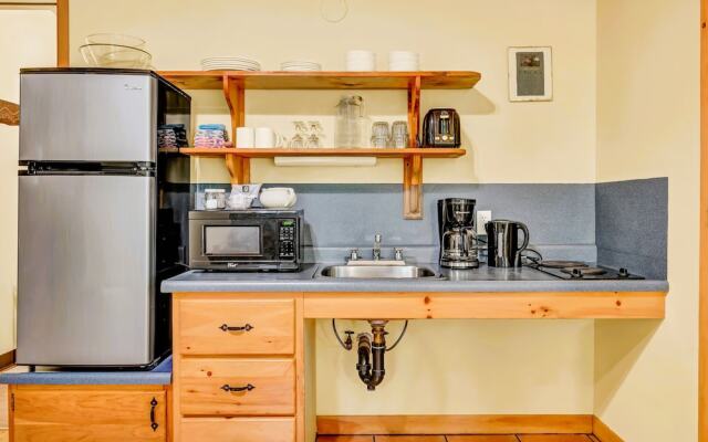 Mersey River Chalets a nature retreat