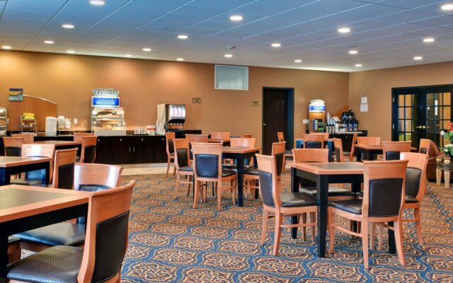 Holiday Inn Express Airport-Calgary by IHG