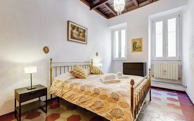 Spanish Steps Spacious Apartment