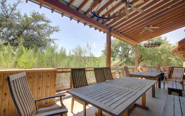 Pool & Covered Patios: Sprawling Austin Estate!