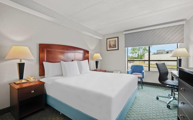 Days Inn by Wyndham Utica