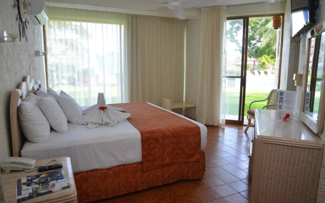Cabo Blanco Hotel & Marina