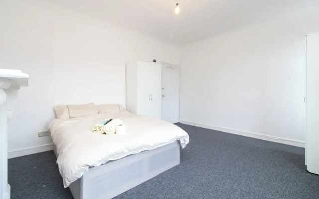 Cosy room in stafford road