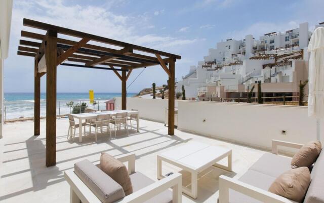 Luxury Penthouse With Hot Tub And Sea Views