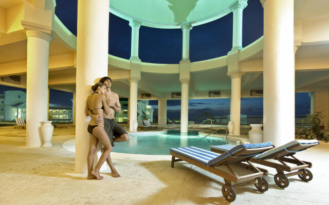 Grand Palladium Lady Hamilton Resort & Spa All Inclusive