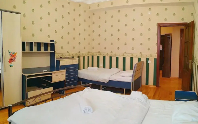Bakuvi Tourist Apartment E022