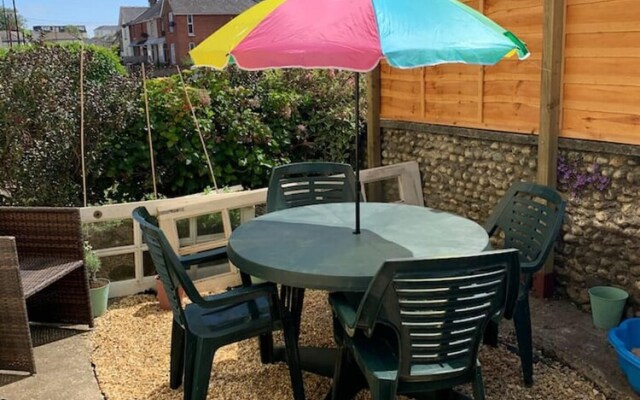 Compact Suite, 3 min From Beach - Inc Breakfast