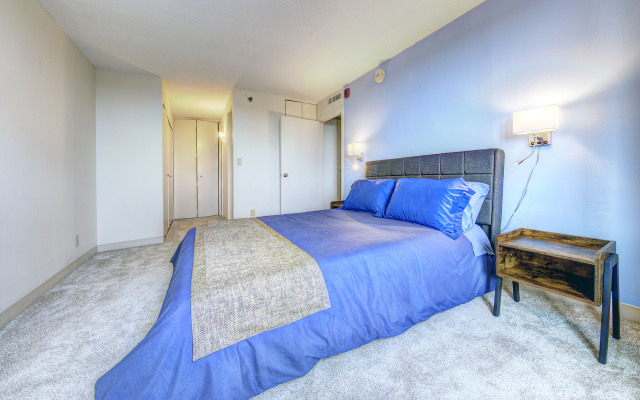 Spacious Back Bay Condo with Great Amenities!
