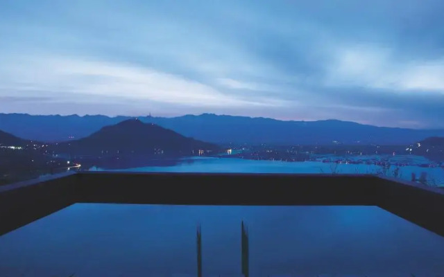 Taj Dal View Srinagar