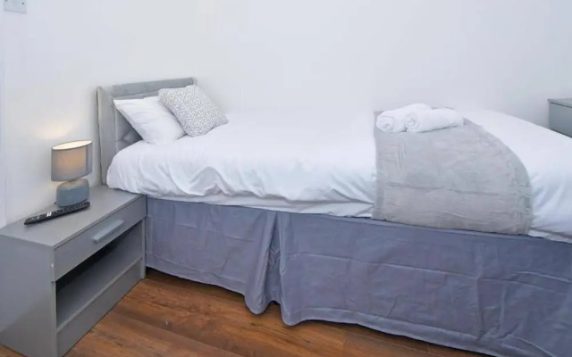 Stylish 3bedroom Near Stoke-on-trent Hospital