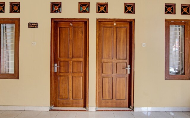SPOT ON 92515 Timoti Guest House