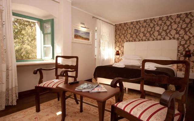 Vela Vrata Hotel