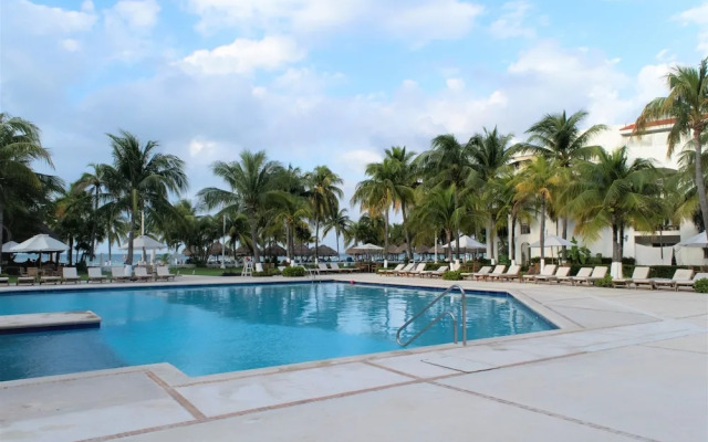 Oceanfront Condo at Cancun Top Rated beach