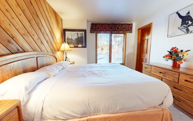 Snowcreek III 448 Pet-Friendly, Spacious and Bright, Gorgeous Meadow Views by RedAwning